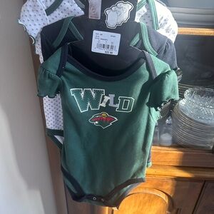 NHL Wild Hockey Onsie set
